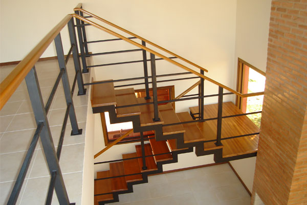 Escada modelo E05B
