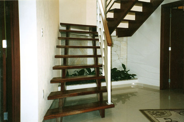 Escada modelo E23C