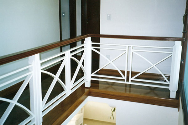 Escada modelo E27B