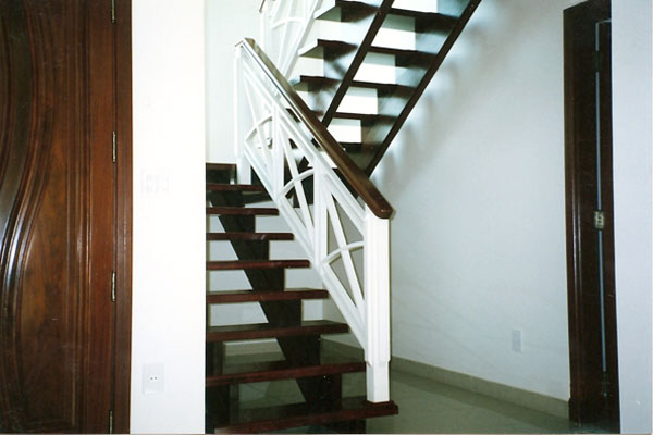 Escada modelo E27C