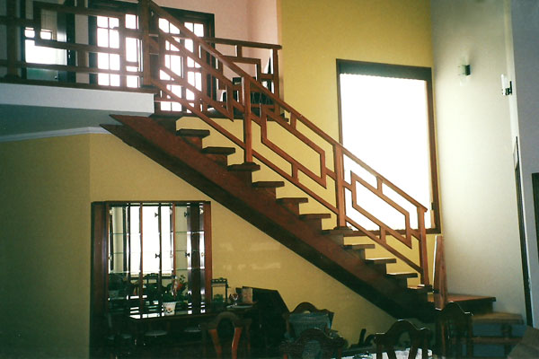 Escada modelo E68B