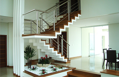 Escada modelo E01