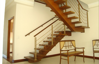 Escada modelo E03