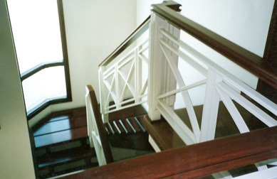 Escada modelo E27