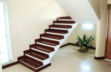 Escada modelo E42