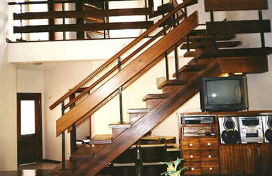 Escada modelo E64